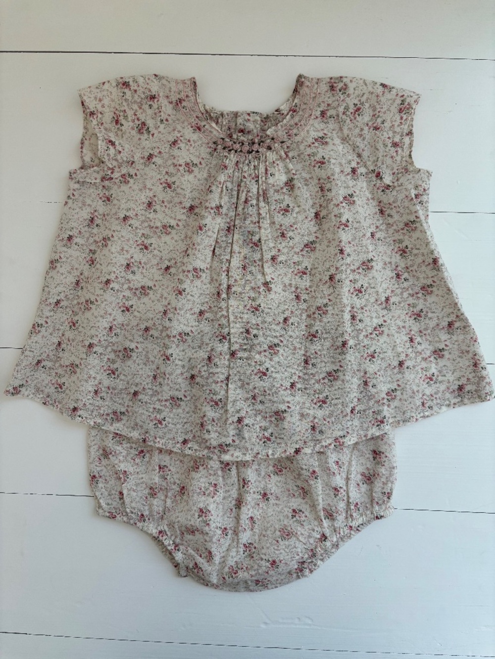 Bonpoint floral 2piece set, embroidery 18mo NWT